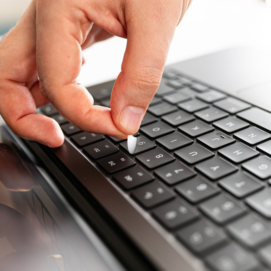 So bringen Sie Tastaturaufkleber wie ein Profi an