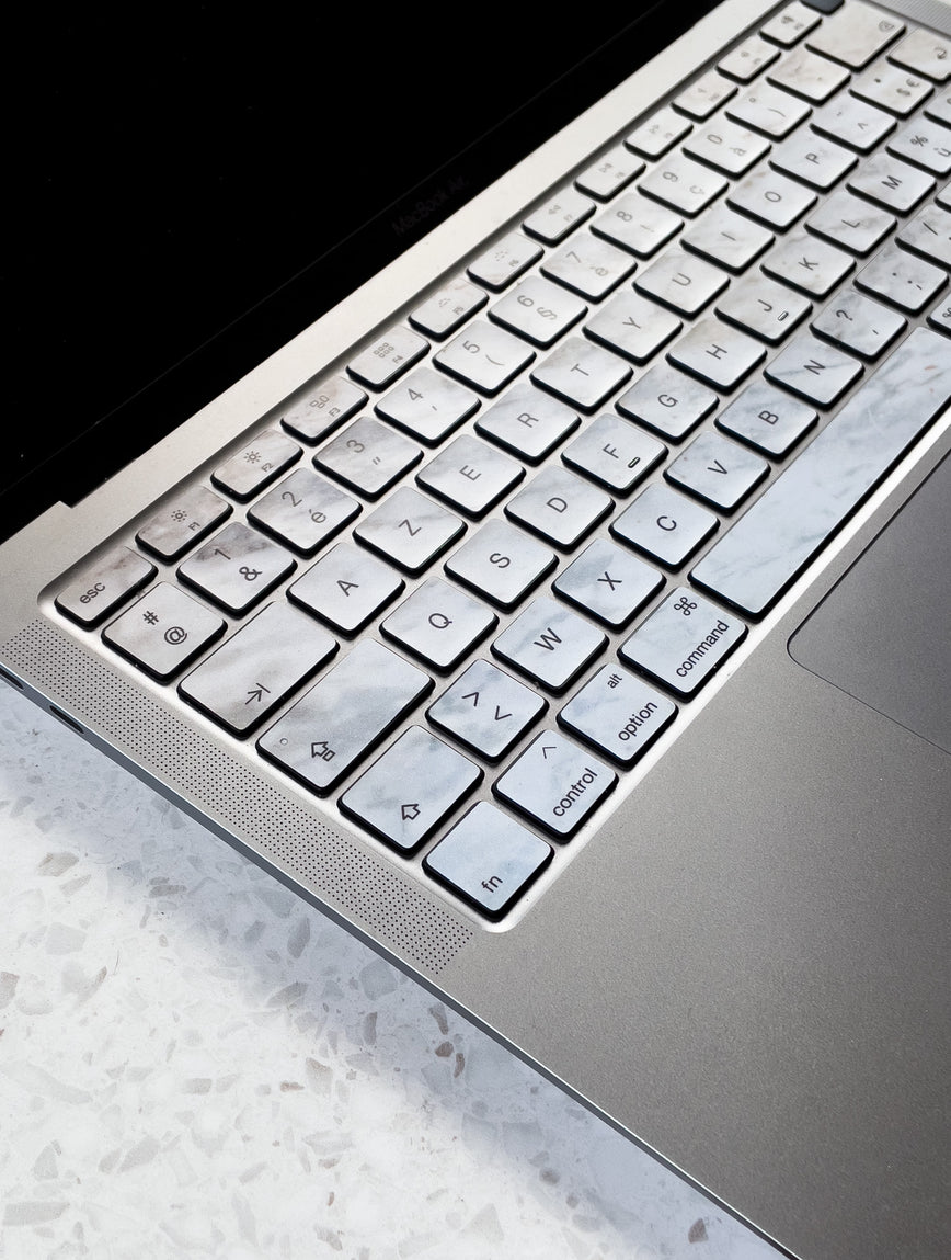 dezenter Marmor von Monopoli MacBook Tastaturaufkleber 1