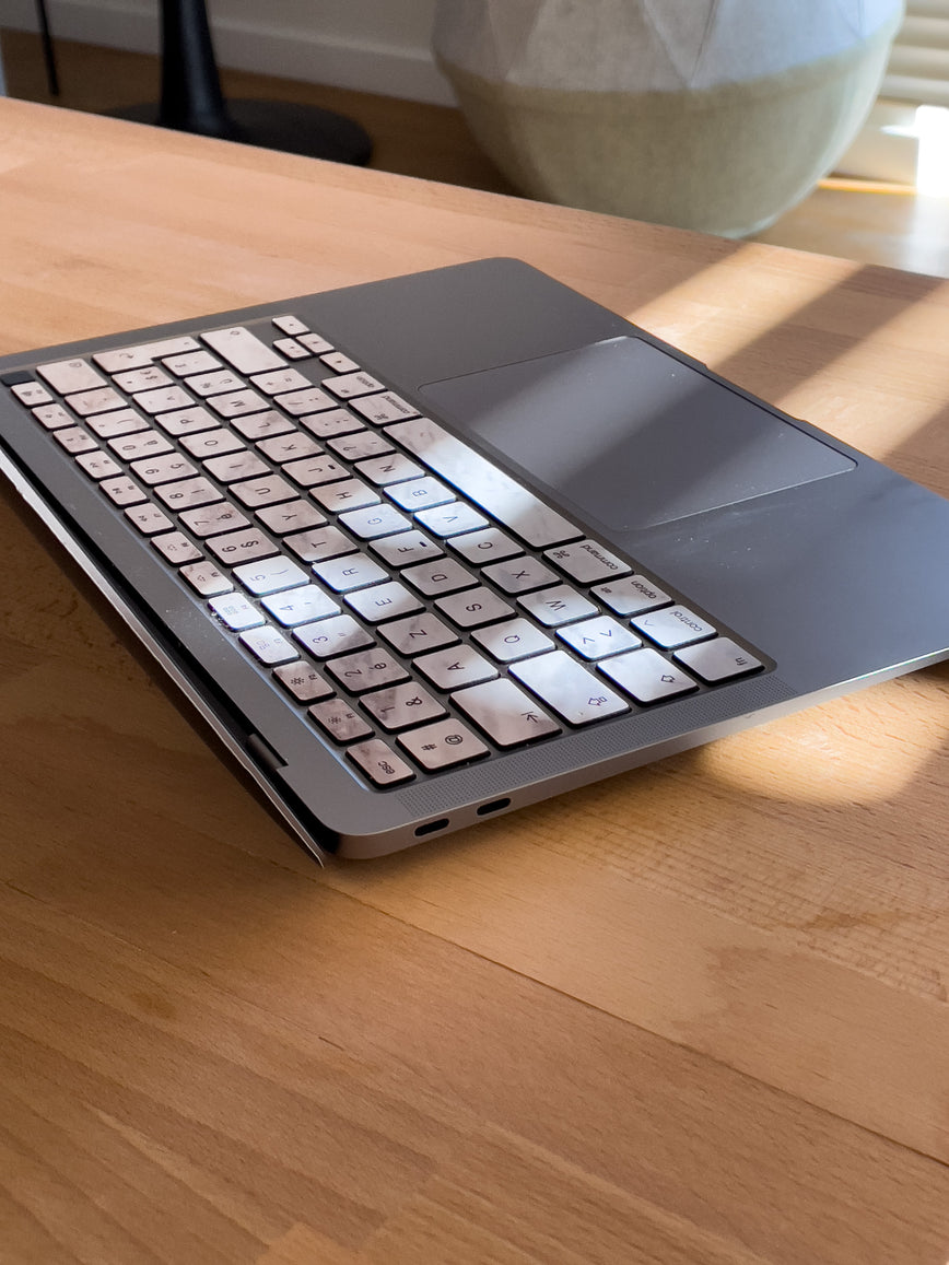 dezenter Marmor von Monopoli MacBook Tastaturaufkleber 5