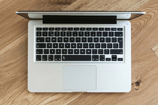 Schwarze Tastaturaufkleber mit weißer Beschriftung für Mac